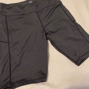 ZYIA light and tight shorts